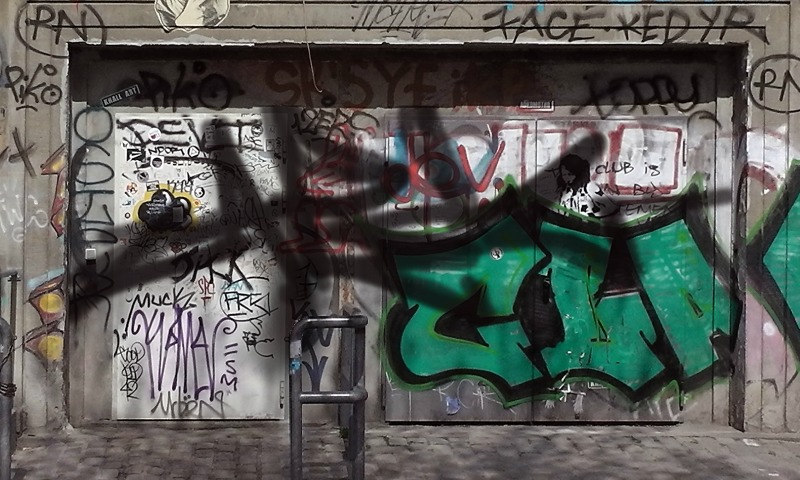 Bombing 1480665577308