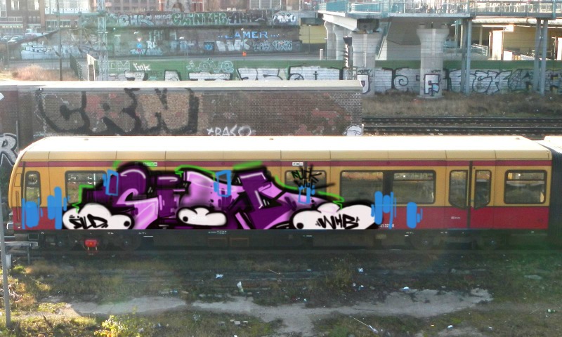 Bombing 1424619522198